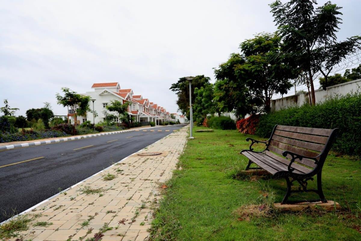 Welcome To Serenity-Luxury Villa At Prestige Augusta Golf Village بنغالور المظهر الخارجي الصورة